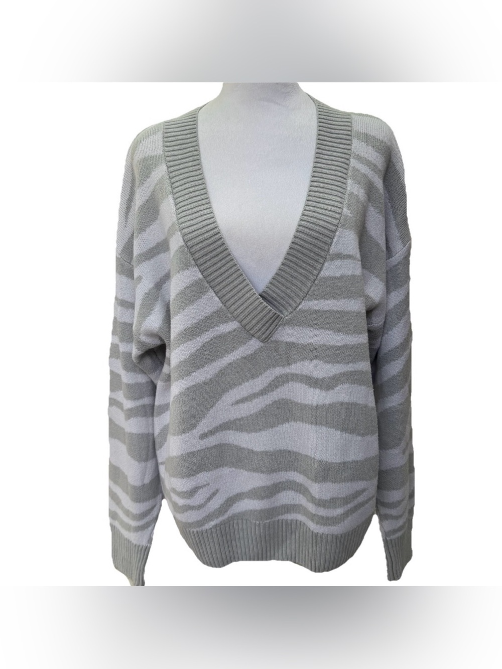 Varley Calvert S Wool Blend Zebra Stripe VNeck Oversize Baggy Gray/White Sweater